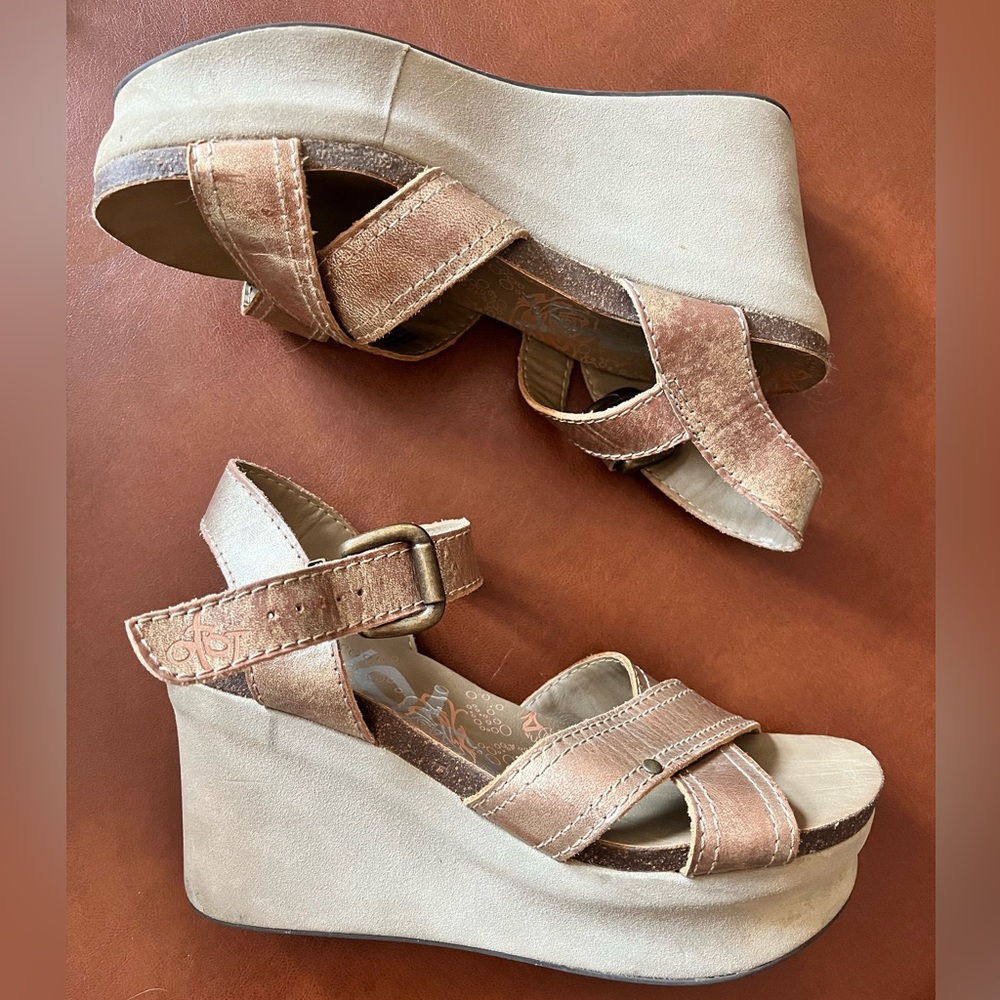 Taupe/Gold OTBT Wedges